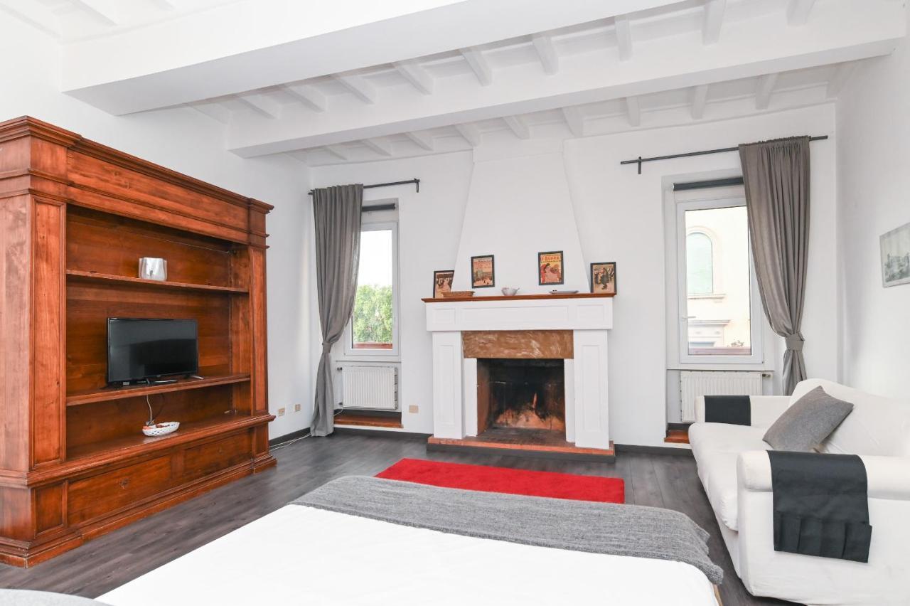 Gorgeous Trastevere Loft On The River * Rom